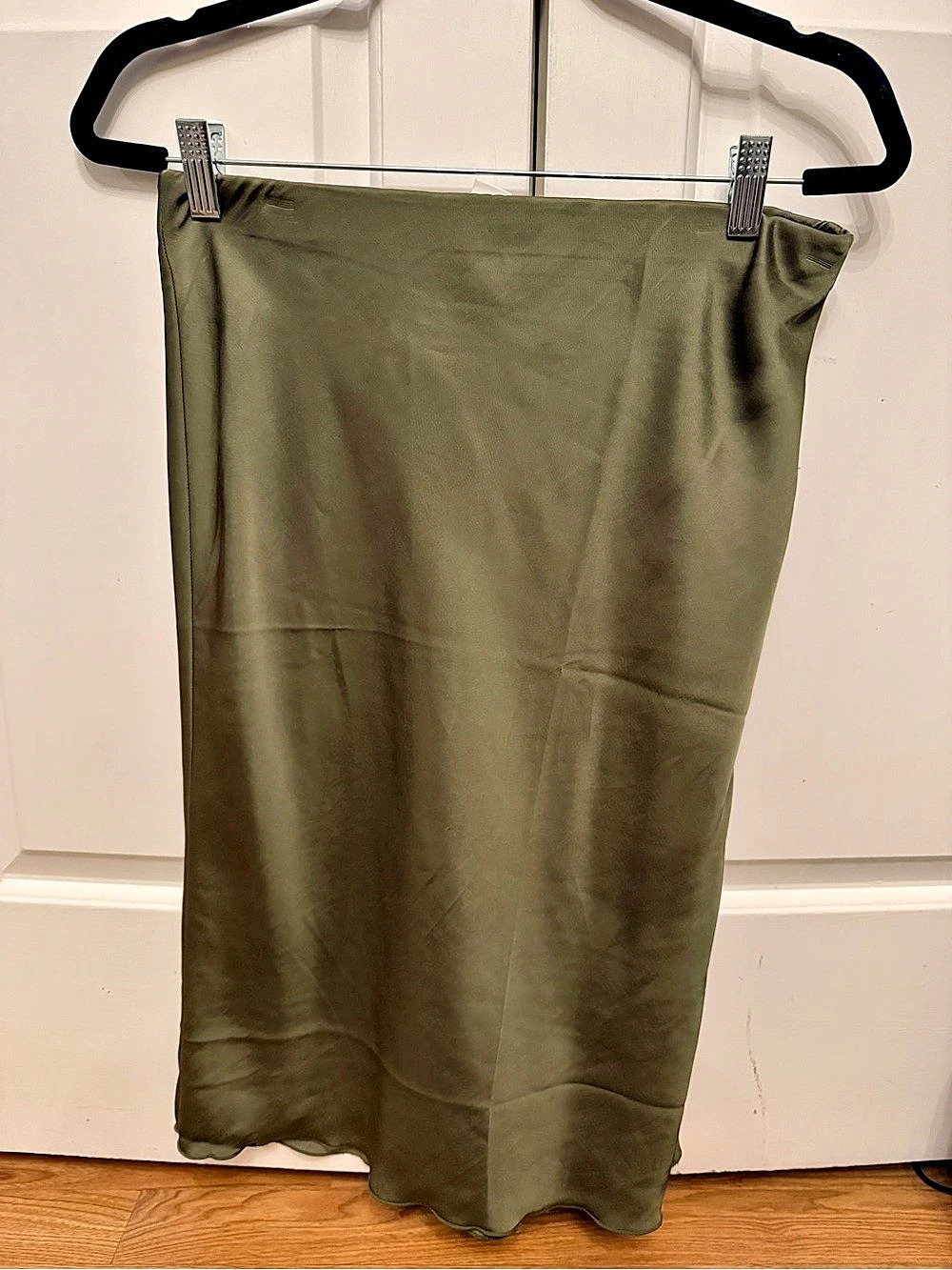H&M S Olive Satin Midi Skirt Size Medium Like New